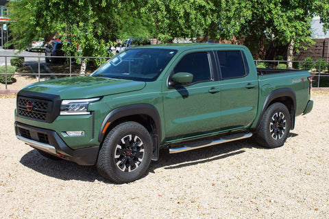 Raptor Series 1507-0442 - 4 In OE Style Curved Oval Steps Polished Stainless Steel 05-24 Nissan Frontier Crew Cab