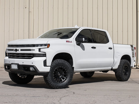 19_SILVERADO_FRONT_THREE_QUARTER_WEB_LARGE.jpg