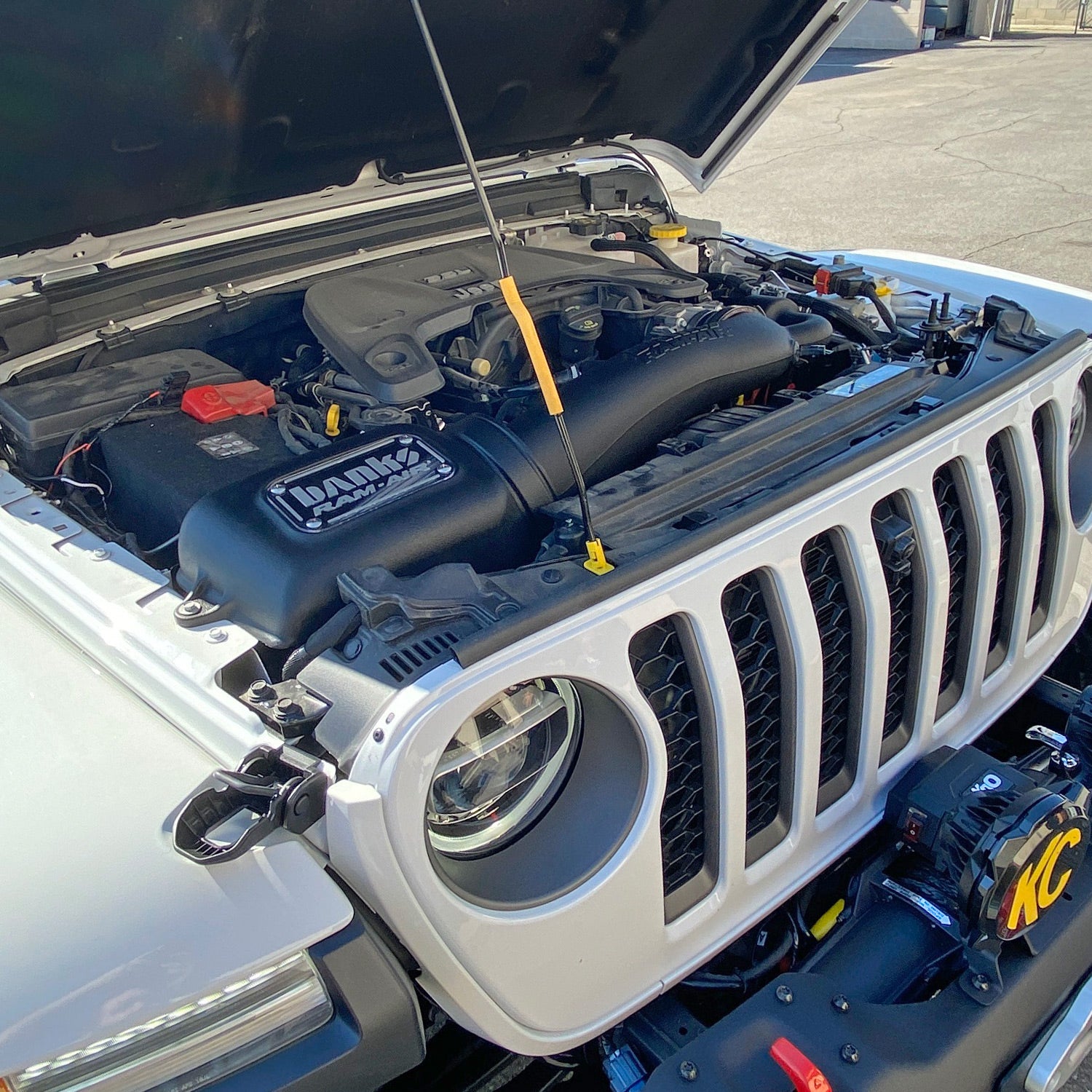 41843_D_Jeep_JL_ramair_06_ee75687c-ca34-45d9-98f8-61b0208e25cd.jpg