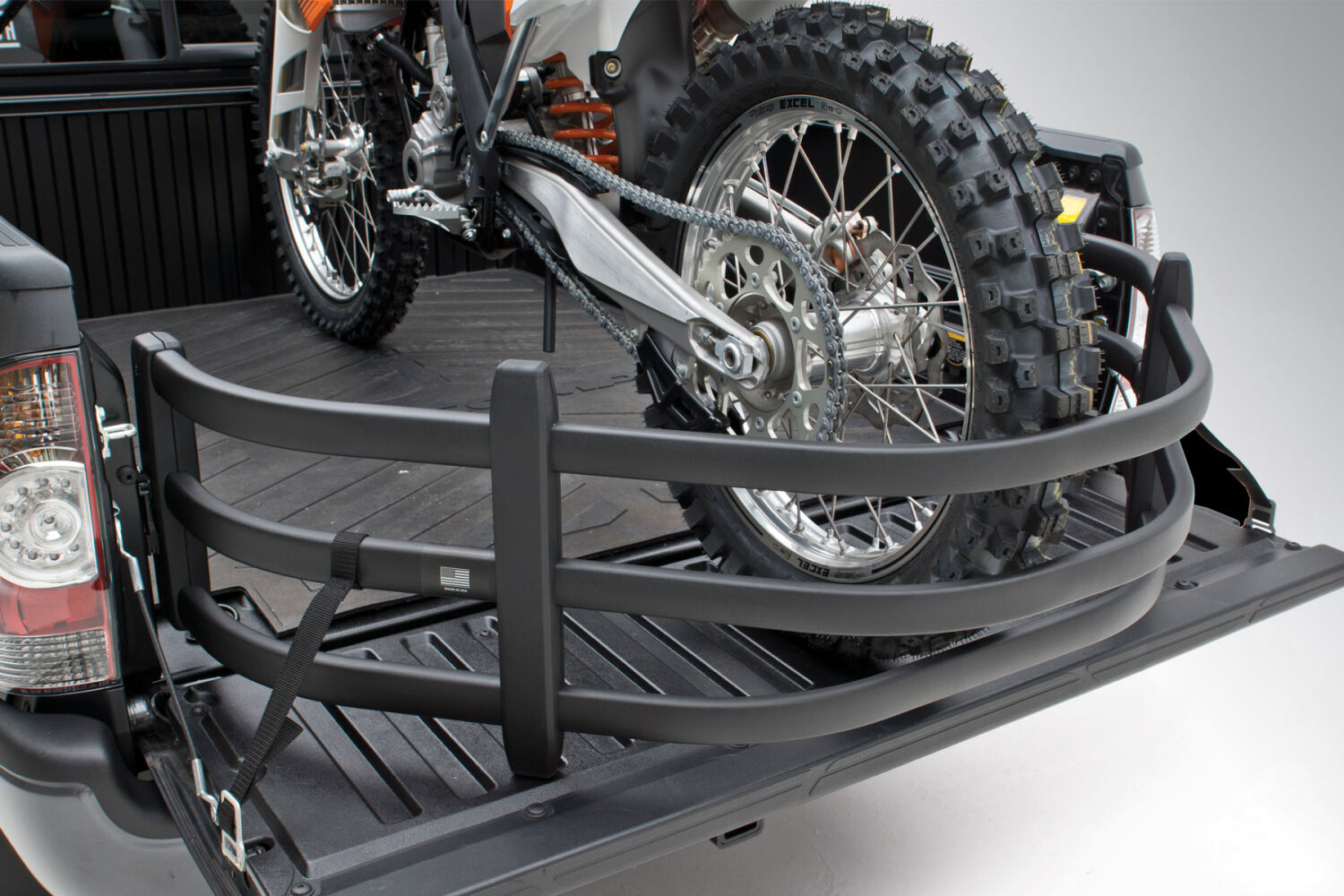 AMPamp-bedxtender-hd-moto-studio-1.jpg