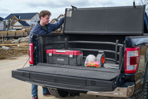 AMPamp-bedxtender-sport-2020-ford-f150-blue-construction-lifestyle-02.jpg