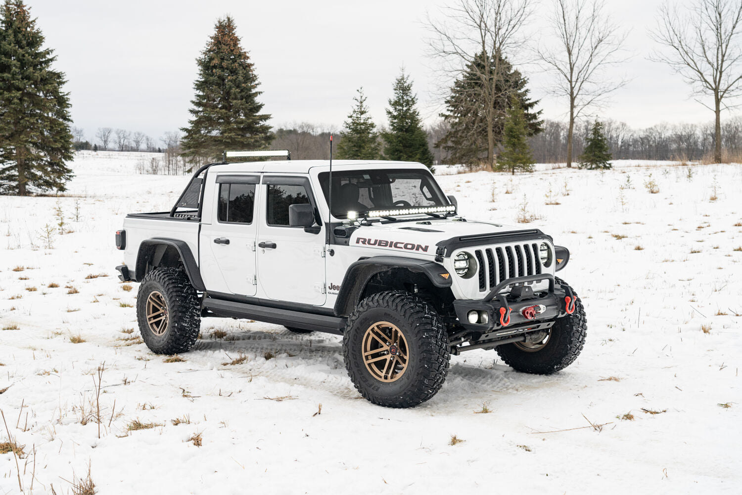 AMPamp-powerstep-xl-2020-jeep-gladiator-white-winter-lifestyle-01.jpg