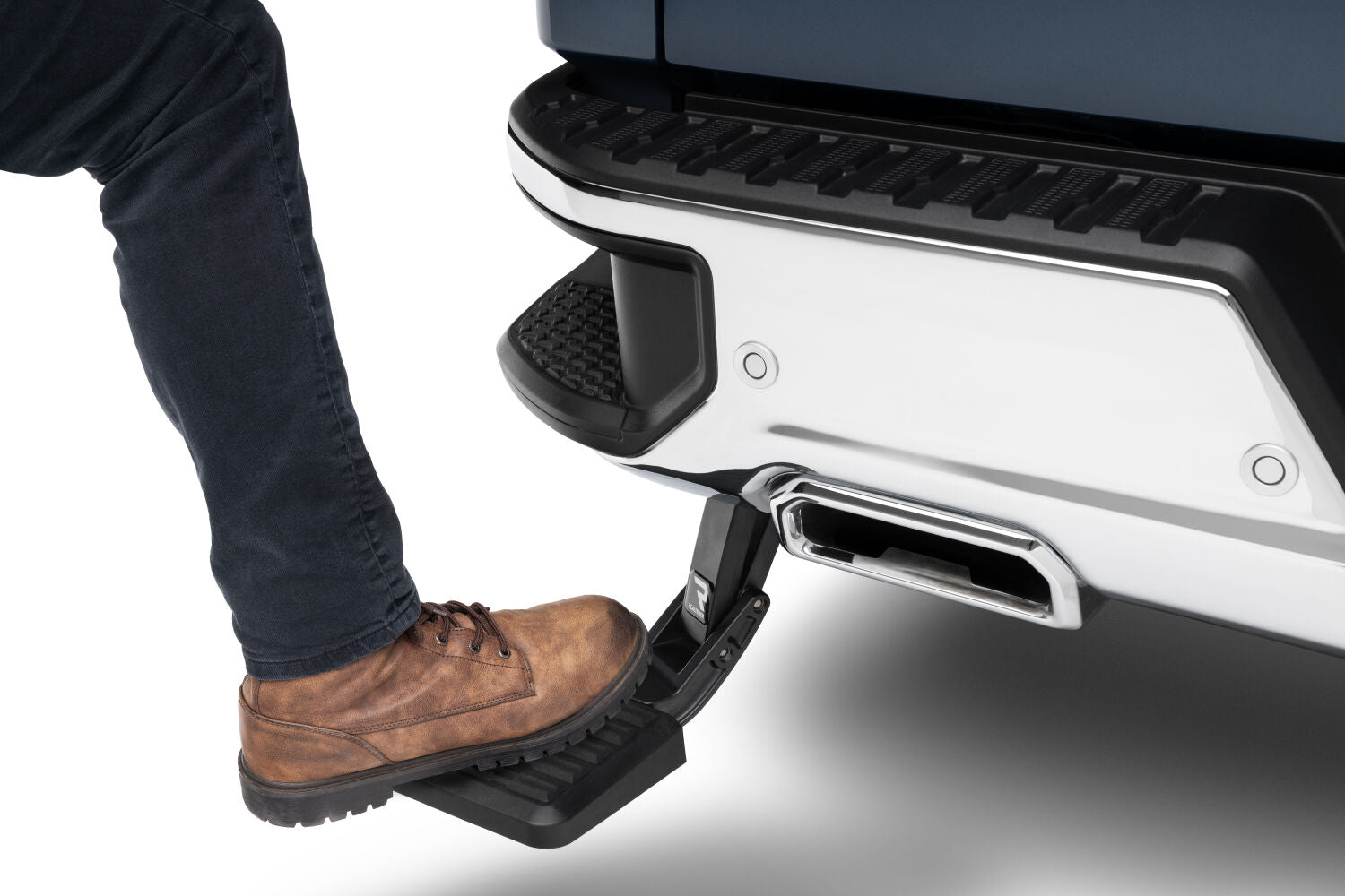 AMPamp-research-bedstep2-2024-gmc-sierra-1500-75415-01A-ov-046-2.jpg