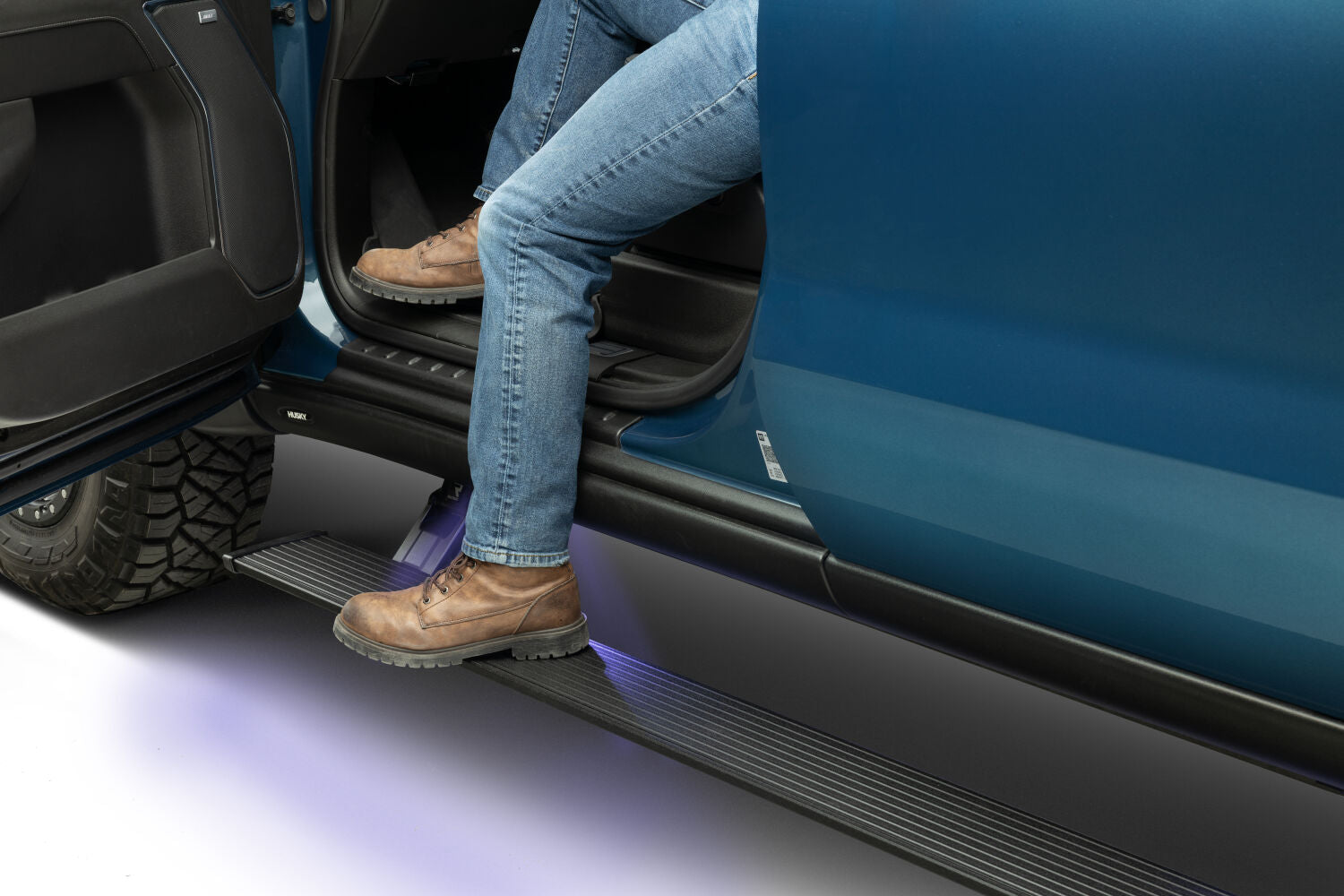 AMPamp-research-powerstep-2024-gmc-sierra-76255-01a-ov-087.jpg