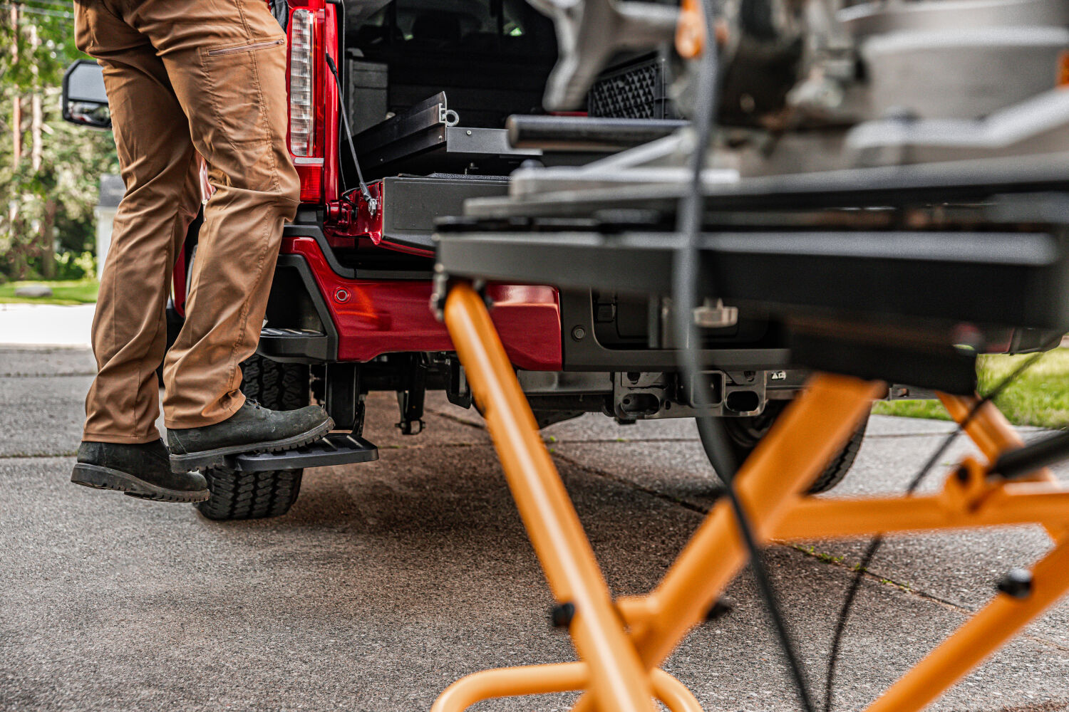 AMPare-v-series-toolmaster-2023-ford-f250-lifestyle-2114.jpg