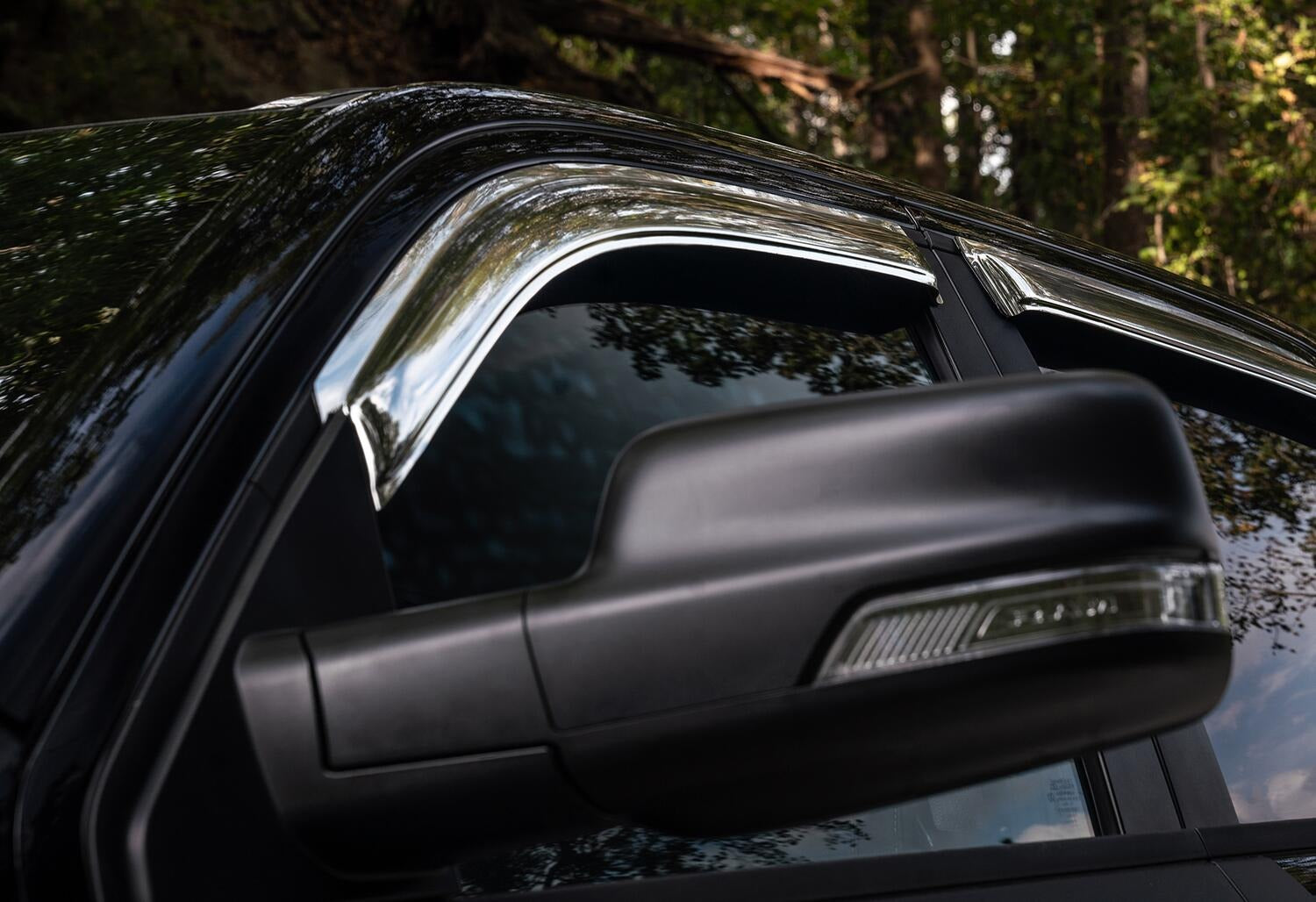 AVS_OriginalVentvisor_Chrome_2019Ram1500_684813.jpg