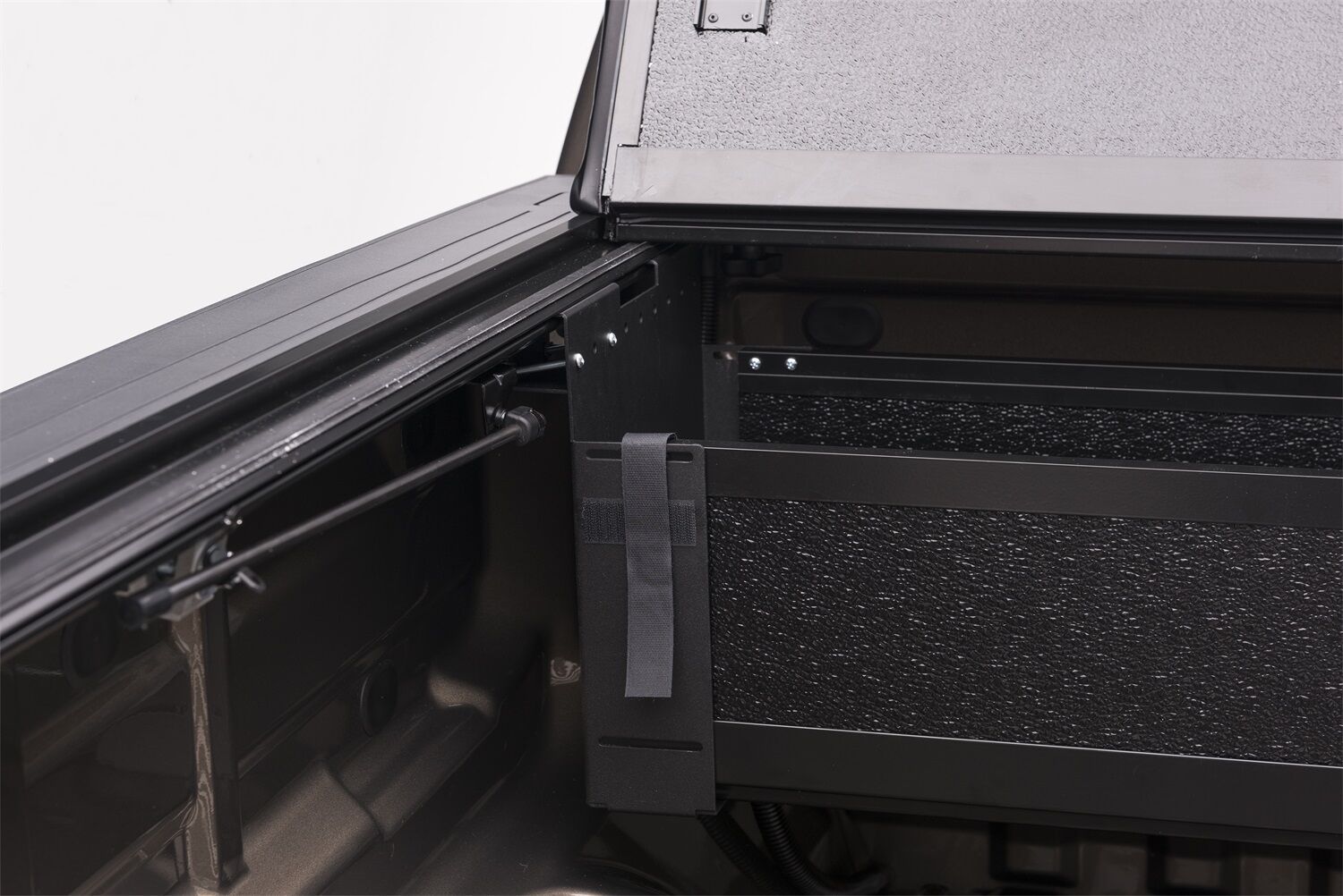BAK14BK_BAKFlip_G2_Colorado_BakBox_Detail2_H.jpg