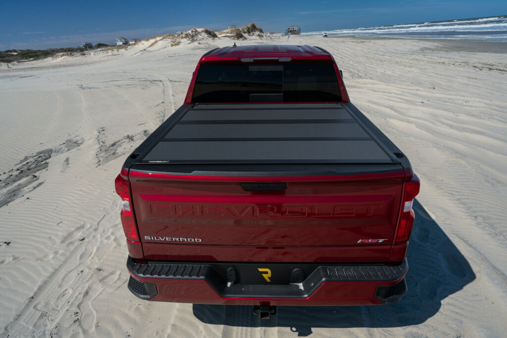 BAKBK_BAKFlipMX4_19Silverado_Dunes_HeadOnRearClosed_RT.jpg