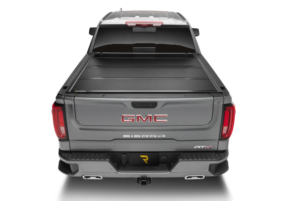 BAKFlipF1_21GMC_Sierra_RearHeadOn_Closed_RT.jpg