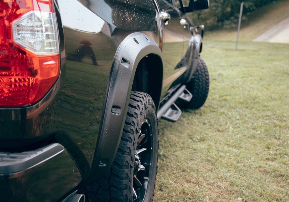 BWRBushwacker_ForgeStyle4pc_ToyotaTundra_Lifestyle_ALT_38607-08.jpg