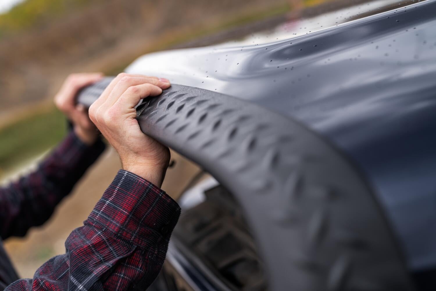 BWRbw_trailArmor_hoodGuard_1998jeepTJ_hand_14005.jpg