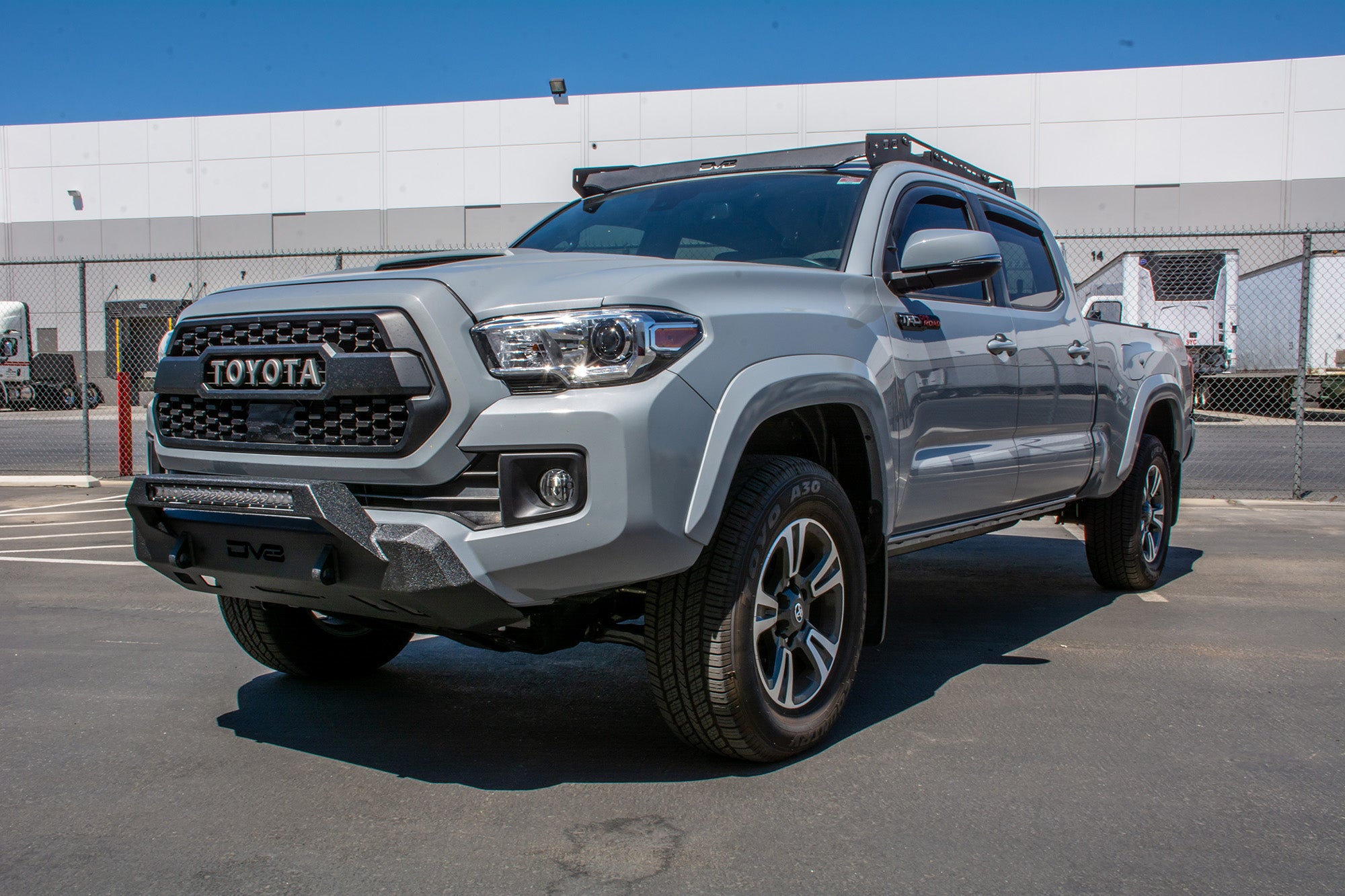 DV8_Offroad_FBTT1-05_Toyota-Tacoma-front-bumper_angle3_72dpi.jpg