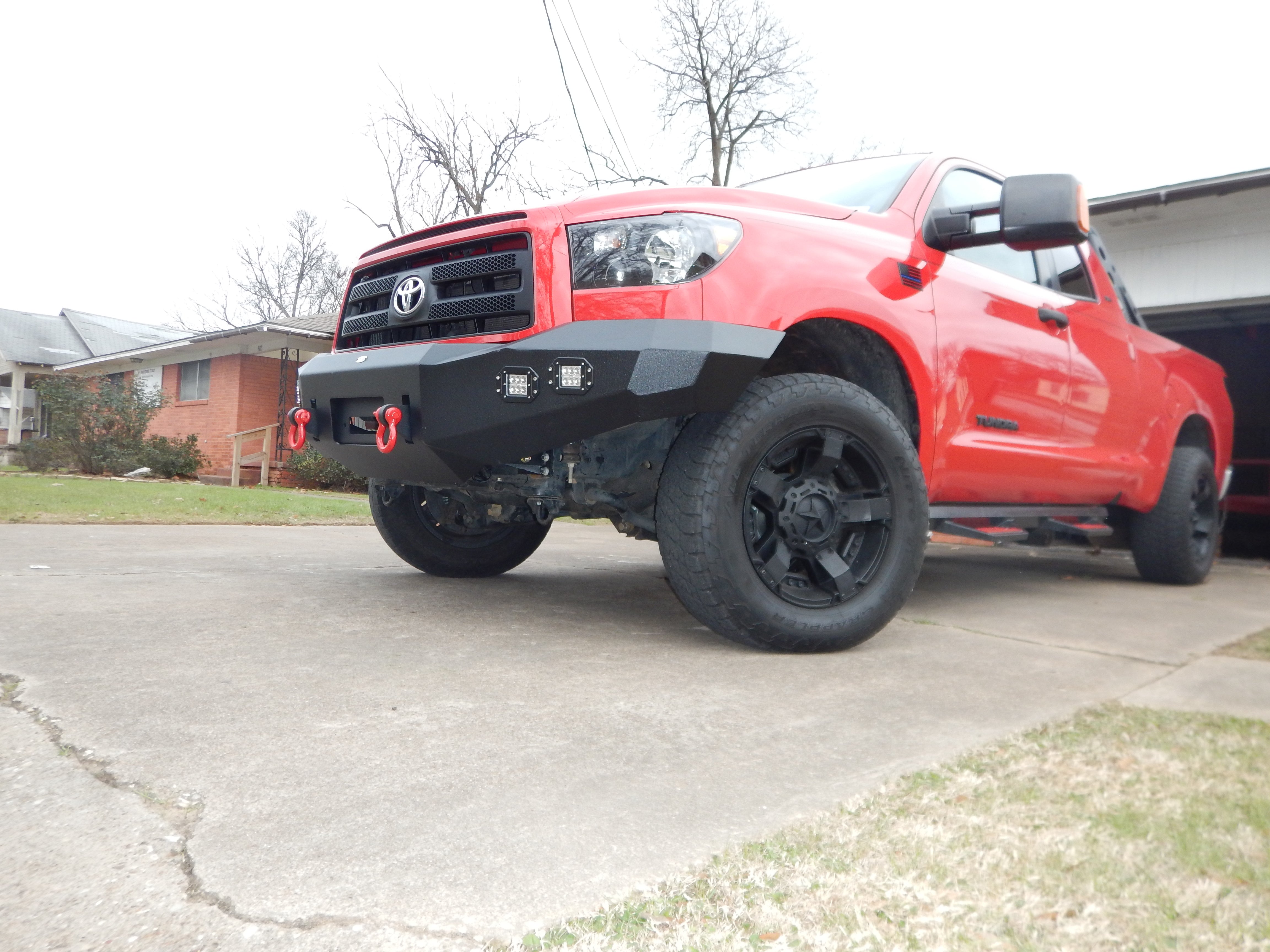 DV8_Offroad_FBTT2-02_Toyota_Tundra_front_bumper_angle8_72dpi.JPG