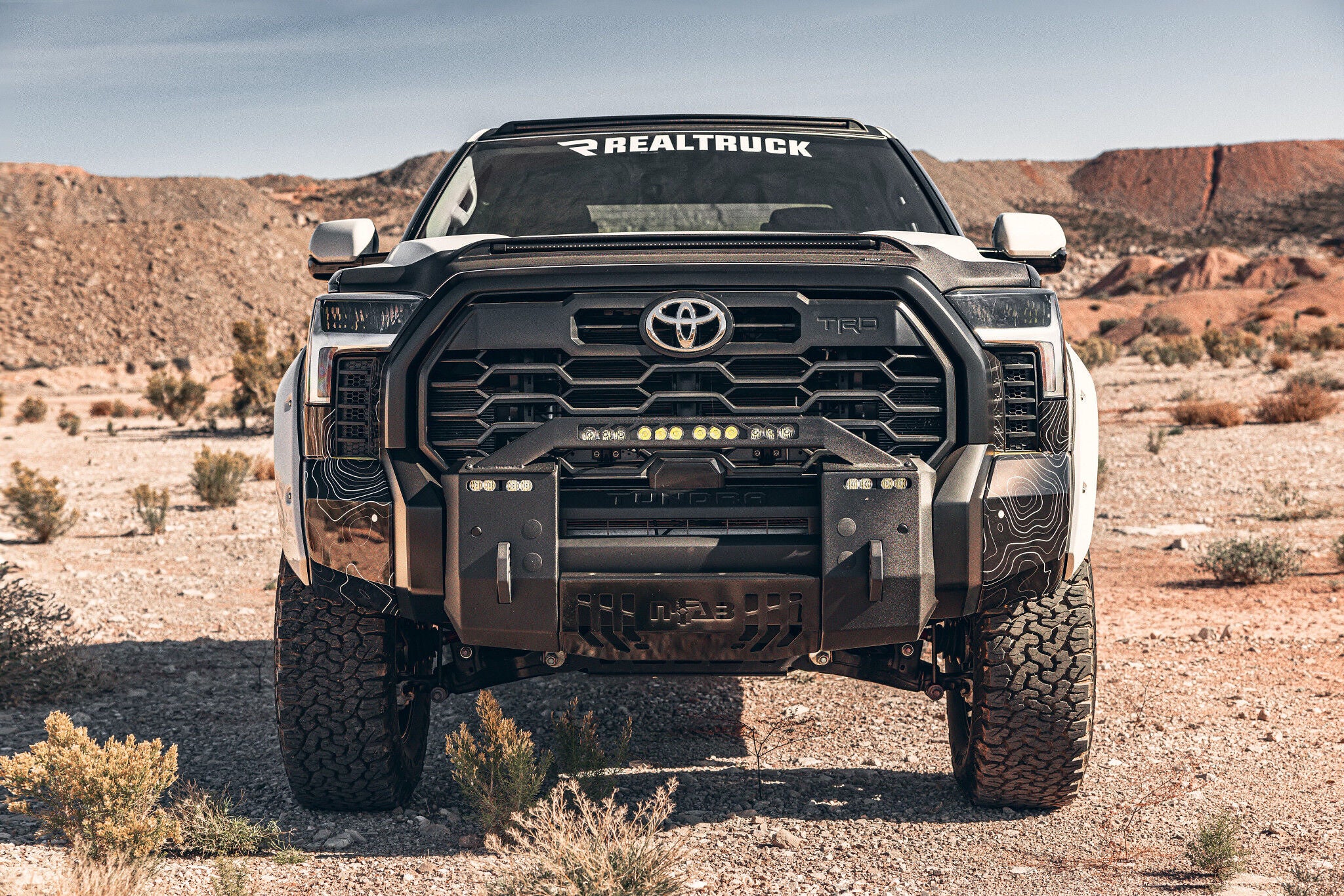 HKY_LOWPROFILE_VENTVISORS_TOYOTA_TUNDRA_2854111_FNT.jpg