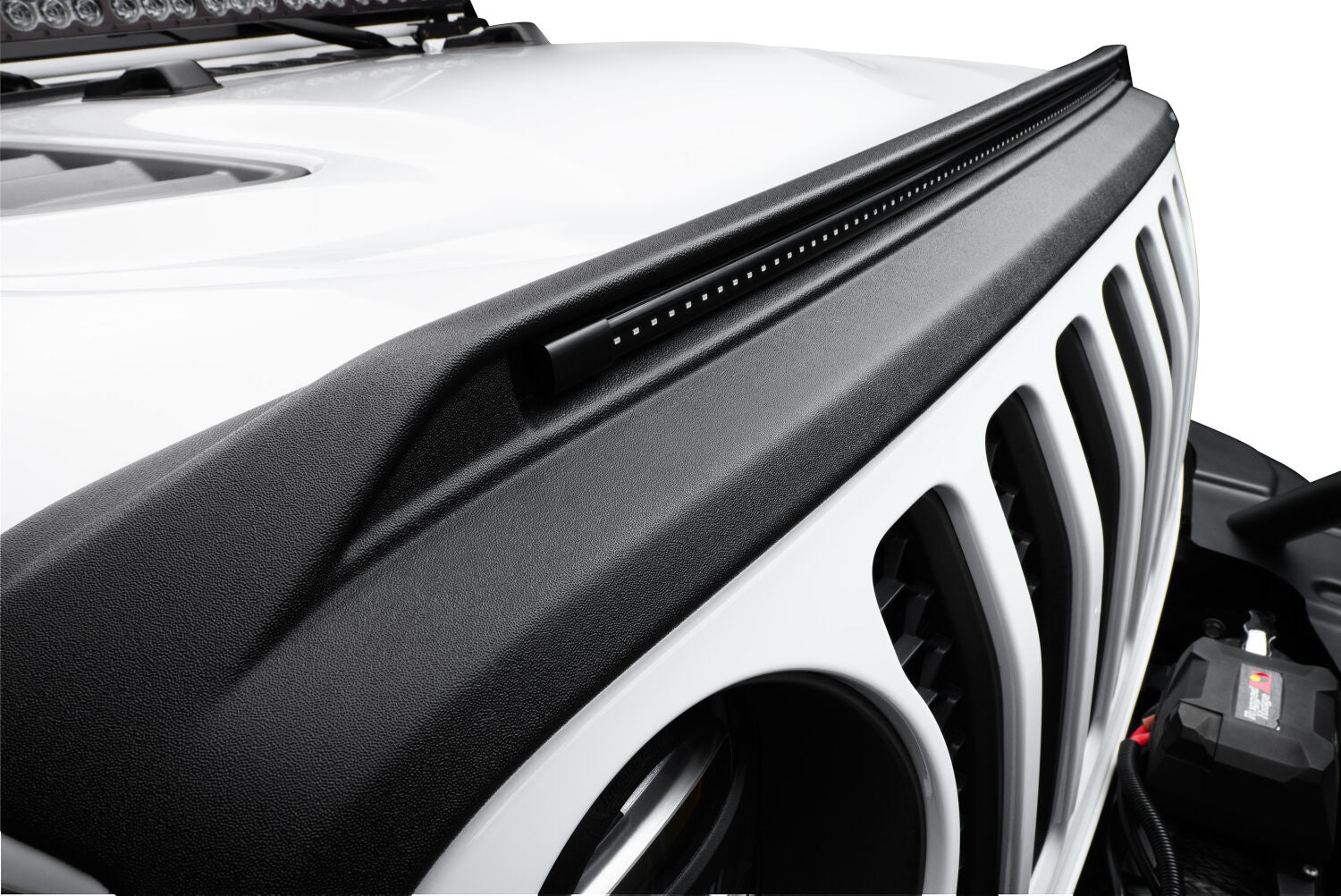 HKY_aeroskinLIghtshield_20JeepGladiatorJT_4dr_BrightWhite_3qtrClose.jpg