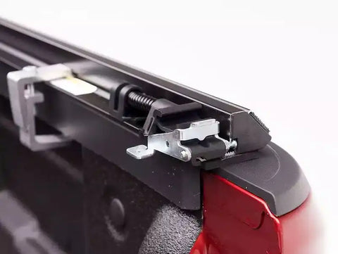 Truxedo 297201 - TruXport 04-15 Titan 5'6 w/ Utili-Track System