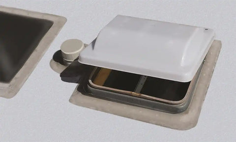 UNIV. VENT LID  WHT 1/BOX