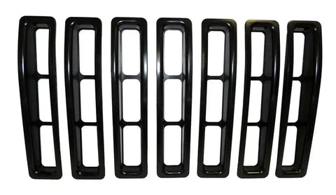CROWN AUTO RT26043 GRILLE INSERT SET