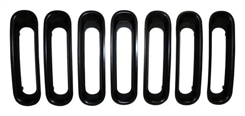 CROWN AUTO RT26056 GRILLE INSERT SET