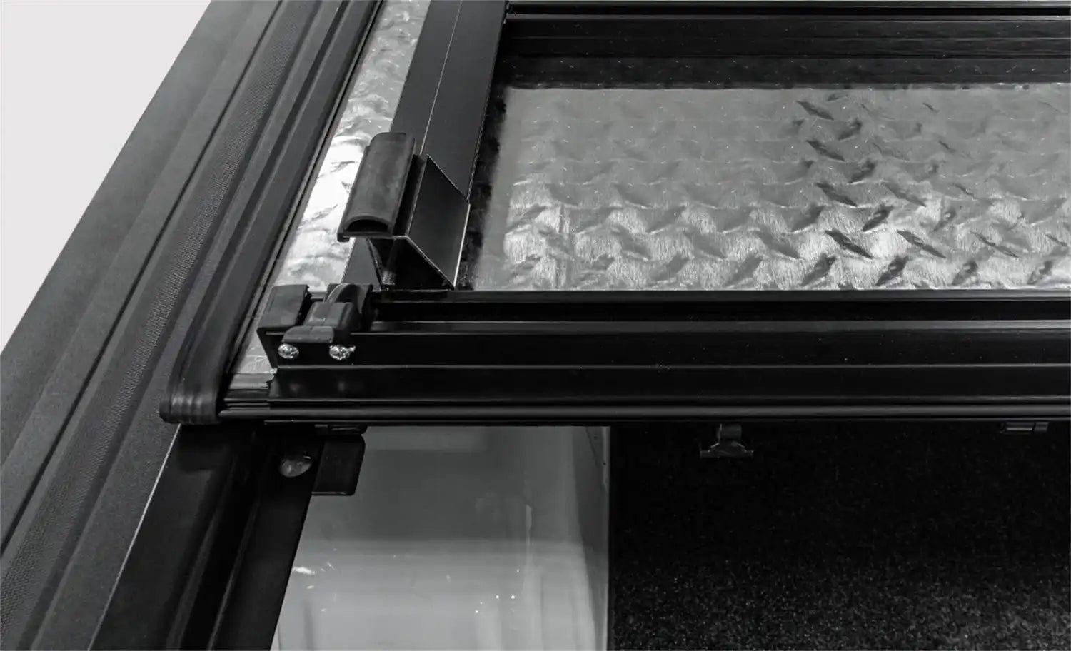 LOMAX_Pro_Series-Feature_Seals_on_all_Sides.jpg
