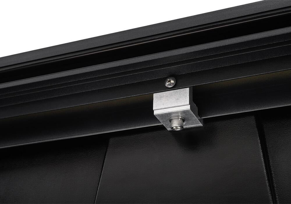 RNL_A-XT_22_ToyotaTundra_SR5_CrewMax_Gray_Metallic_Details_05_Clamp.jpg