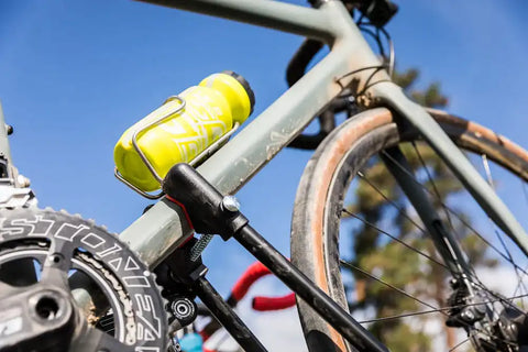 Swagman 64720 Upright Roof Rack Bike Upright Roof Rack Cross Bar Mount Holds 1 Bike Up To 35 Pound