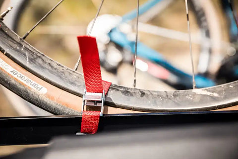 Swagman 64720 Upright Roof Rack Bike Upright Roof Rack Cross Bar Mount Holds 1 Bike Up To 35 Pound