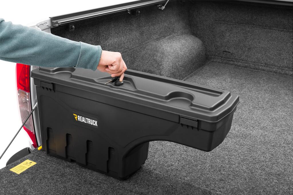 UC_SwingCase_22Frontier_11_RT.jpg