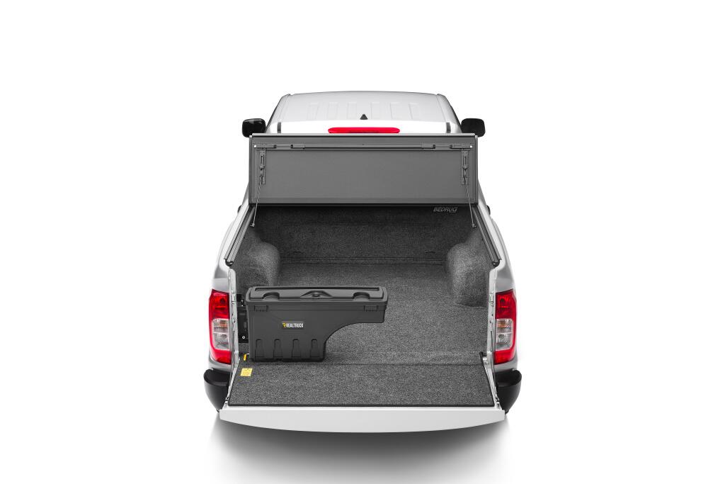 UC_SwingCase_22Frontier_20_RT.jpg