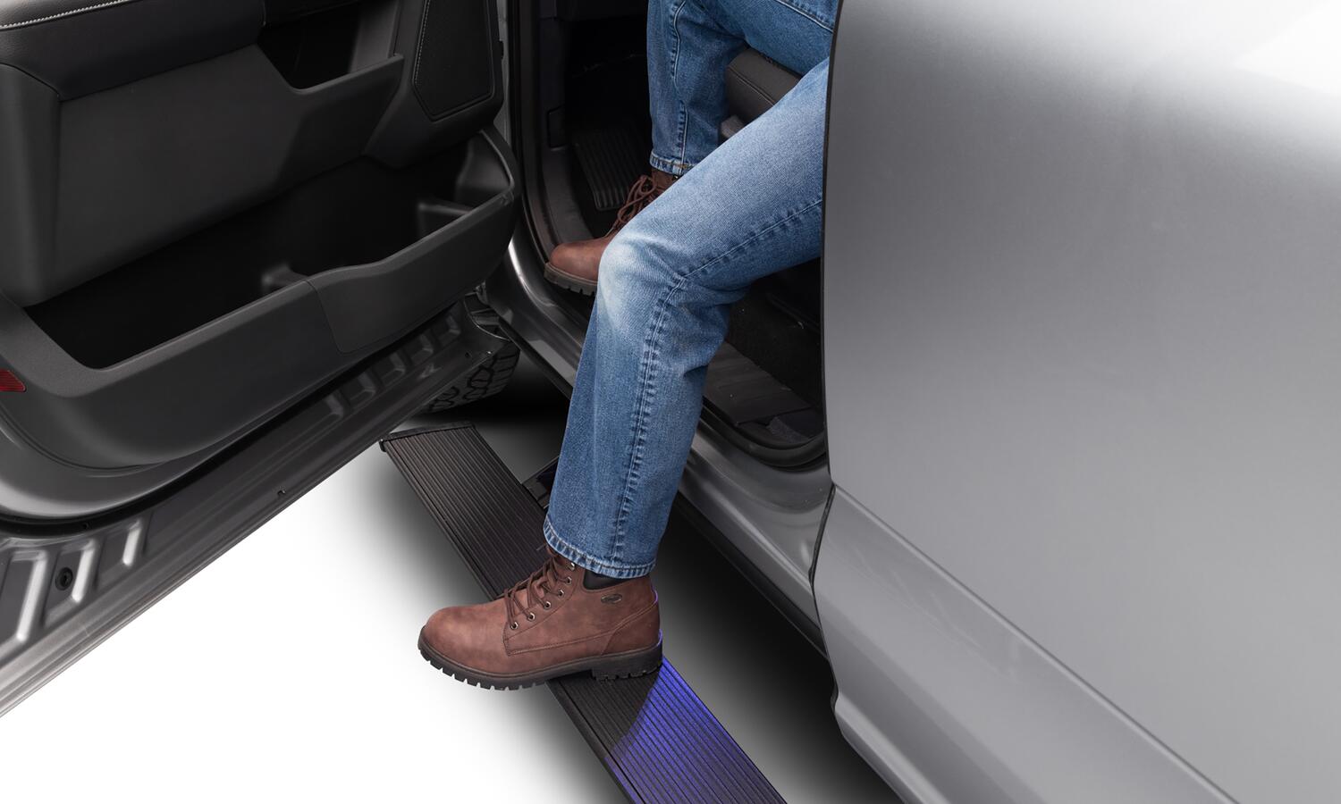 ampamp_powerstep_21fordF150_closeLeg_76152-01A.jpg
