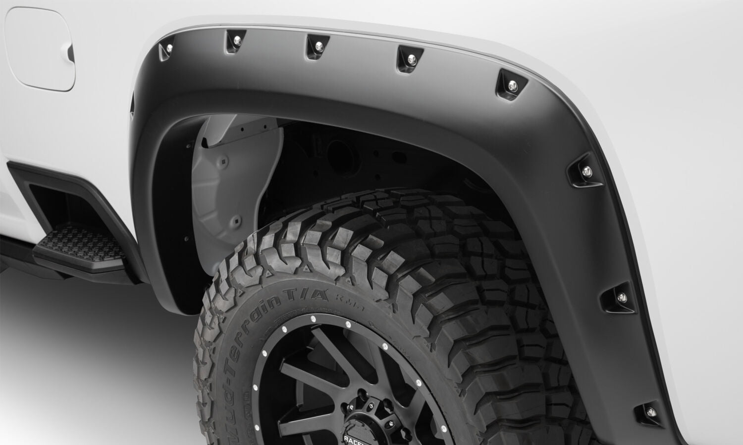 bwrbw_pocketStyle_fenderFlares_22chevroletSilverado2500hd_rear_40982-02.jpg