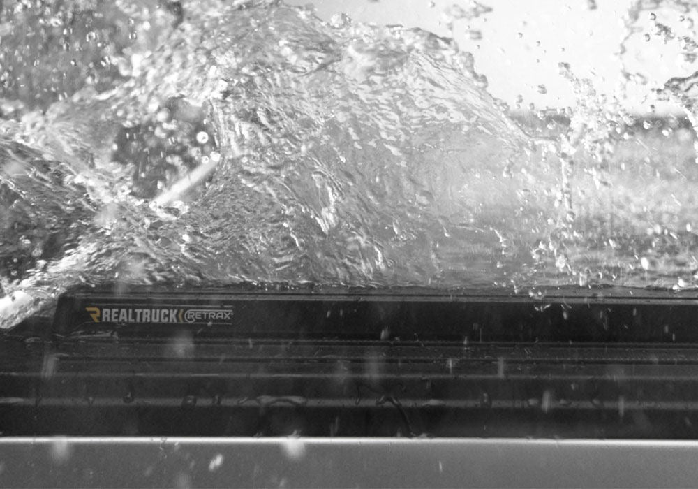 realtruck-retrax-pro-ts-tonneau-cover-pr-04.jpg