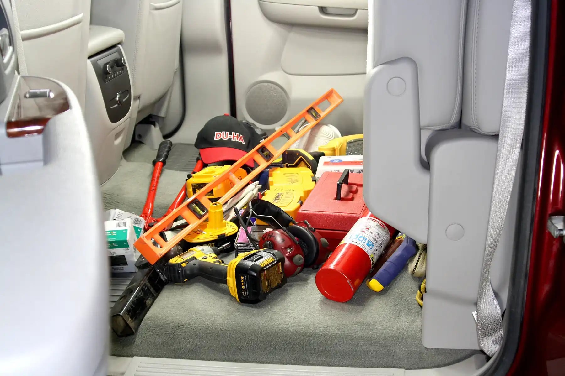 10043_du-ha_contractor_mess.jpg
