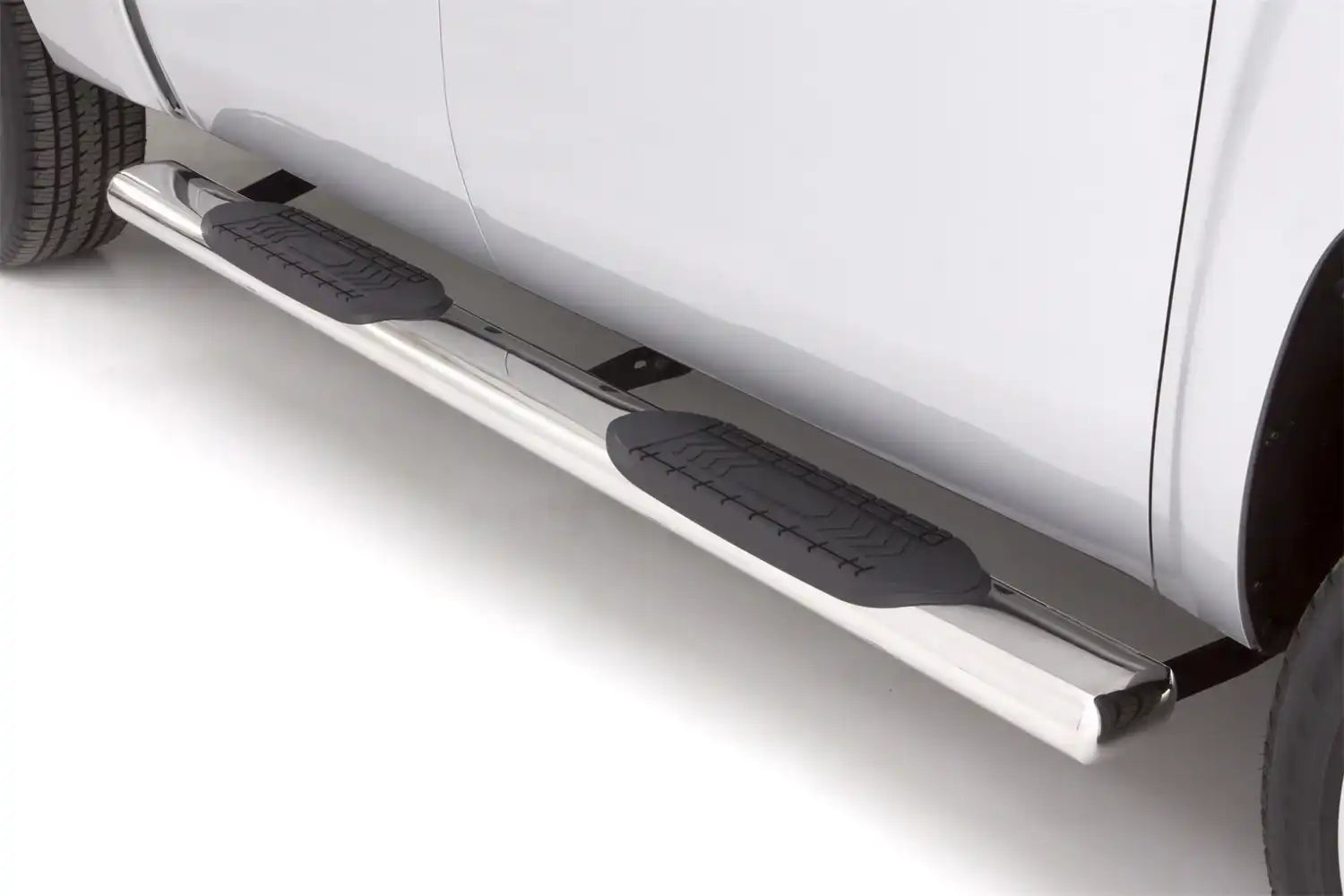 24389008_Nerf_Bar_on_vehicle_HR.jpg