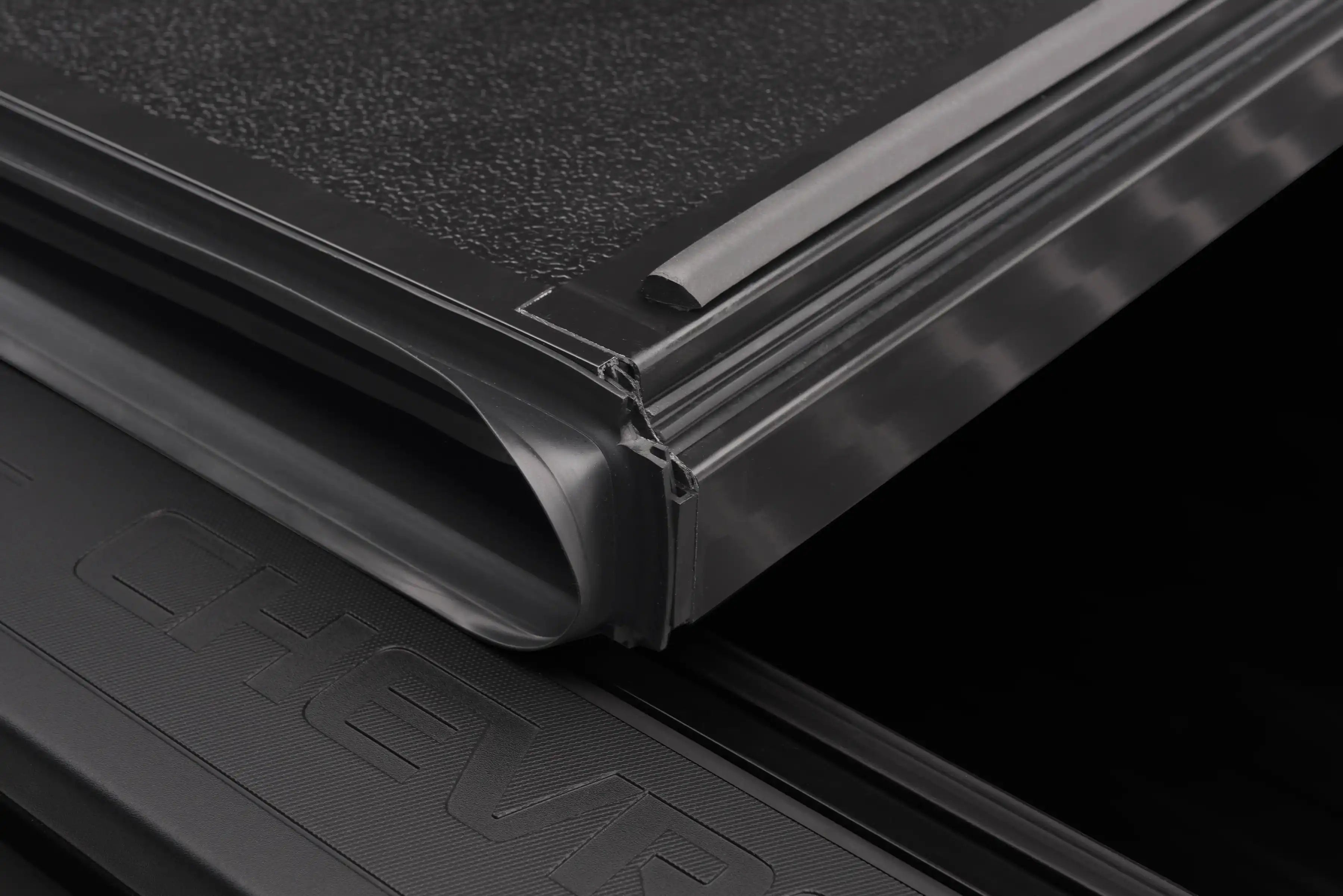 BK_BAKFlip_G2_Silverado_CoverHinge.jpg
