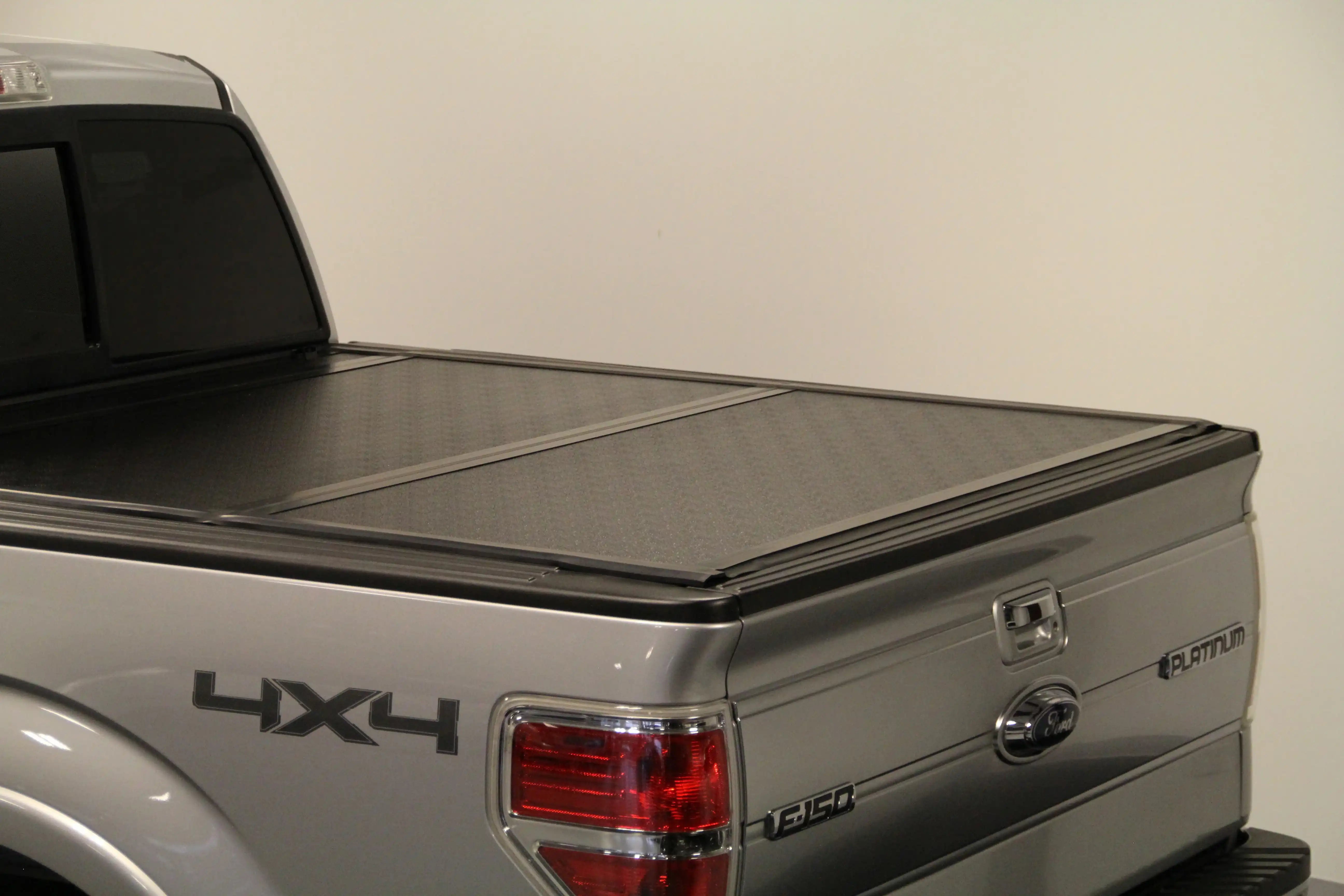 Bi-Fold_Tonneau_SID.jpg