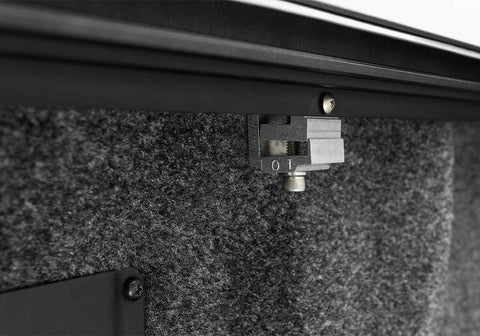 E-Series_21Ford-F150_Details_01Clamp.jpg