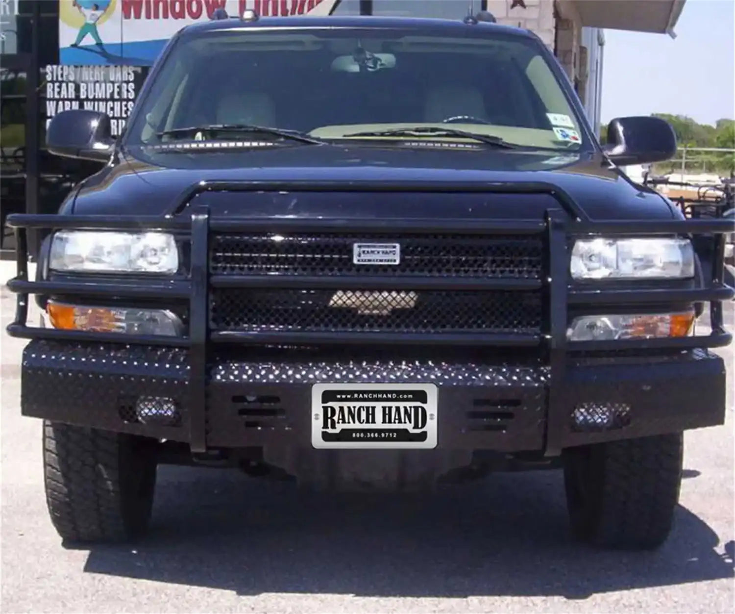 FSC99HBL1_2000-2006_Chevrolet2000-2006SuburbanTahoe_FrontBumpers_5.jpg