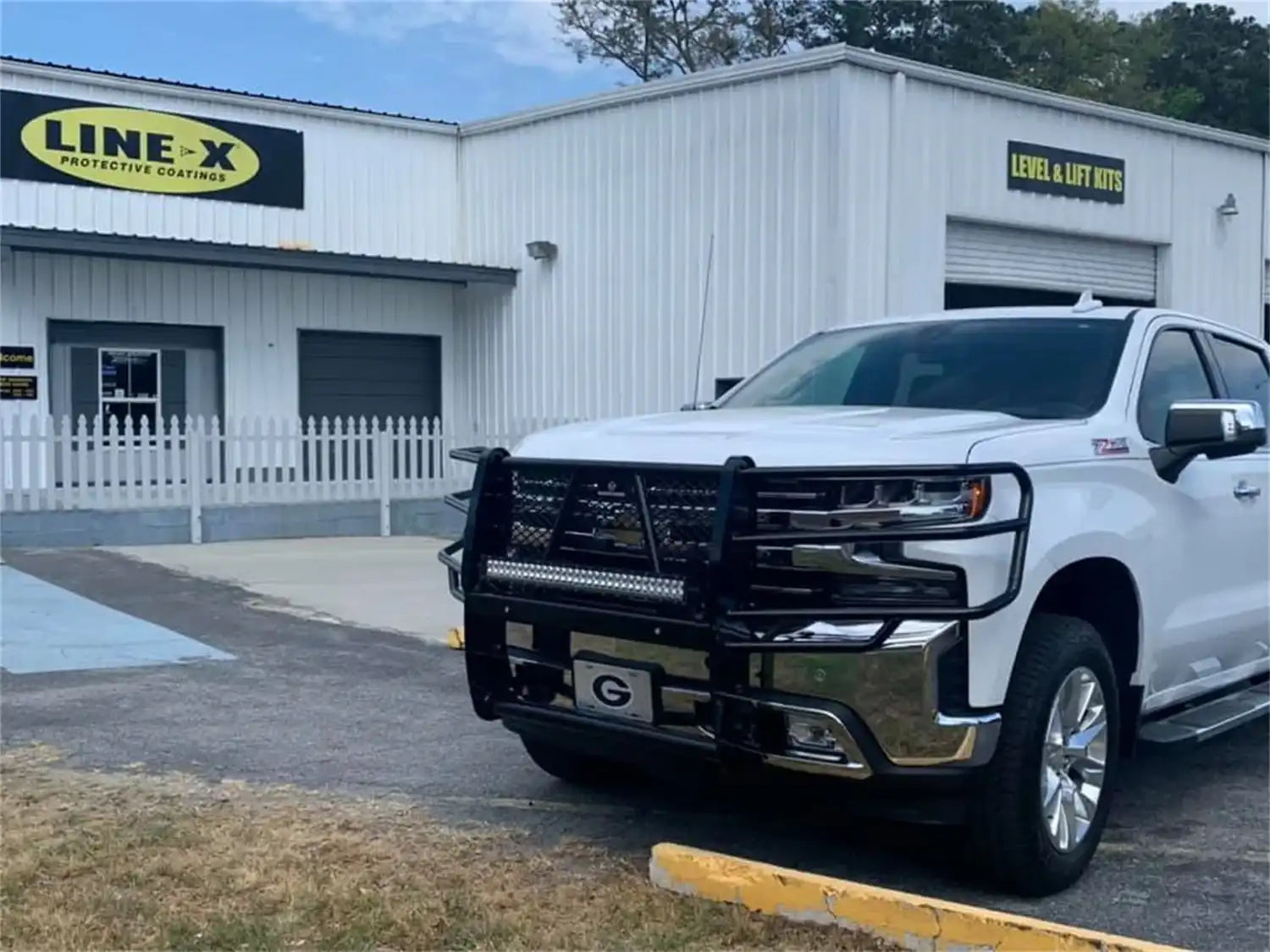 GGC19HBL1C_2019-2021_Chevrolet2019-20211500_GrilleGuards_5.jpg