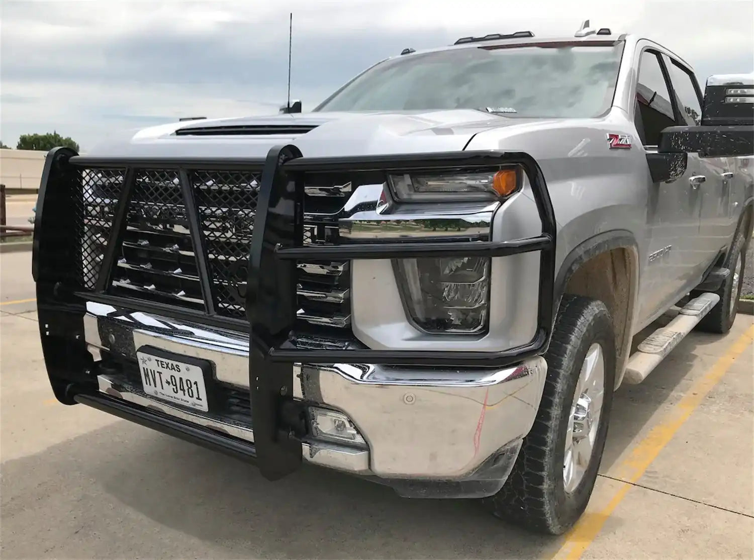 GGC201BL1C_2020-2021_Chevrolet20-212500HD3500HD_GrilleGuards_4.jpg