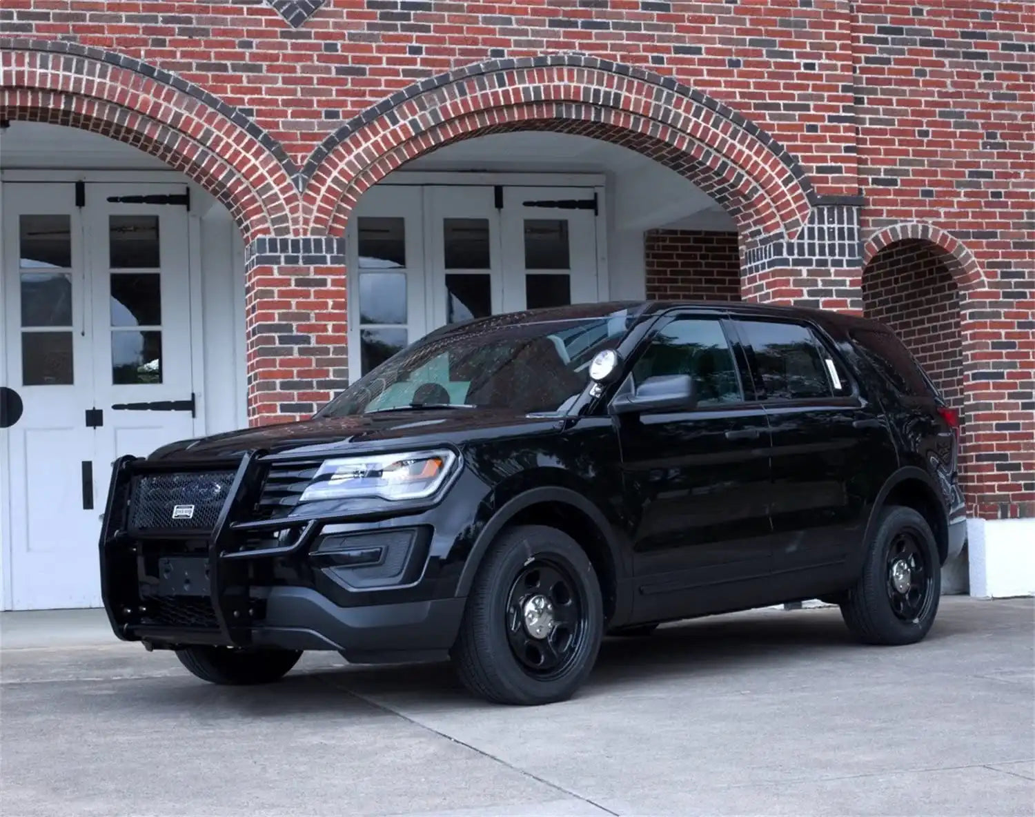 GGF16EBL12016-2019Ford2016-2019ExplorerPoliceInterceptorGrilleguards0.jpg
