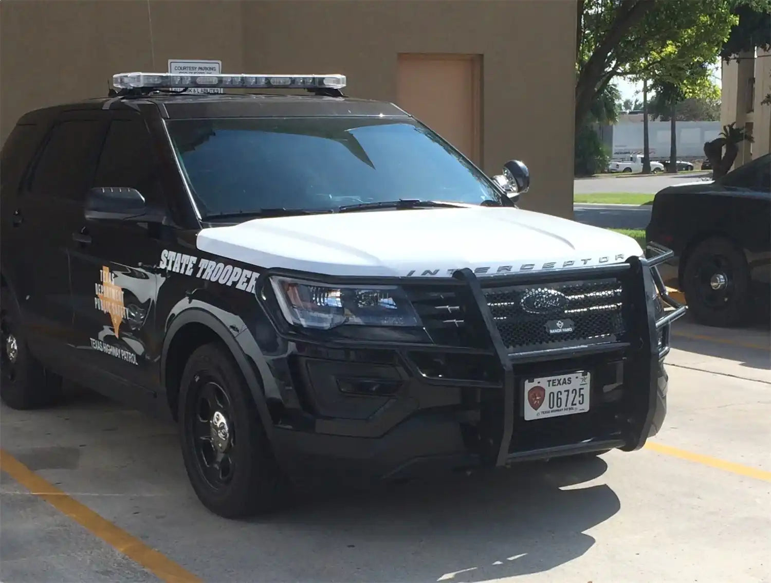 GGF16EBL12016-2019Ford2016-2019ExplorerPoliceInterceptorGrilleguards1.jpg