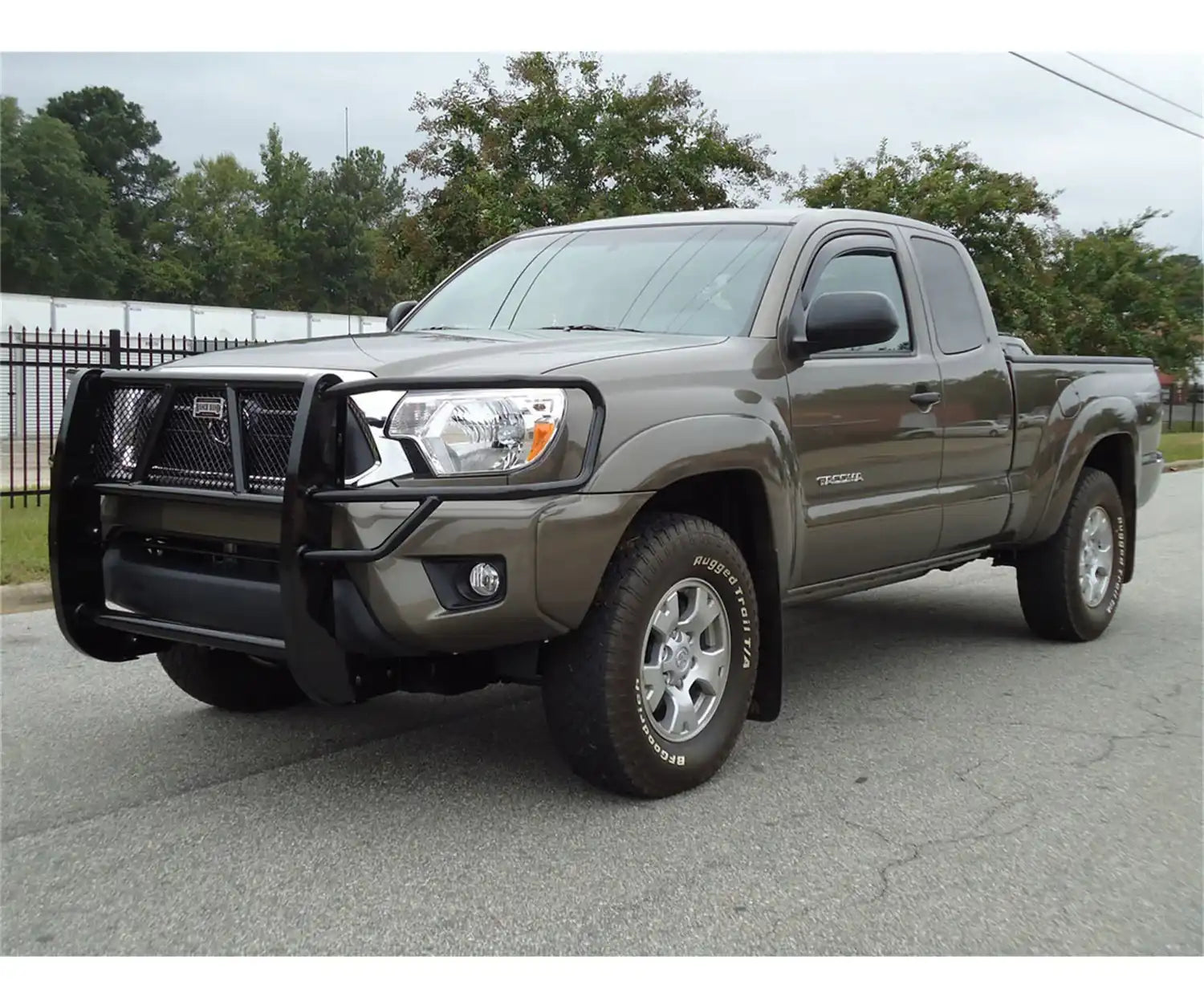 GGT05MBL1_2005-2015_Toyota2005-2015Tacoma_GrilleGuards_1.jpg
