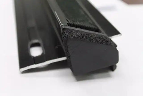 Bak Industries Fibermax Composite Hard Tonneau Cover