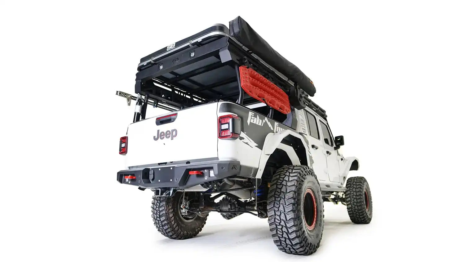JEEP_JT20_Y1952_REAR_ANGLE_STUDIO.jpg