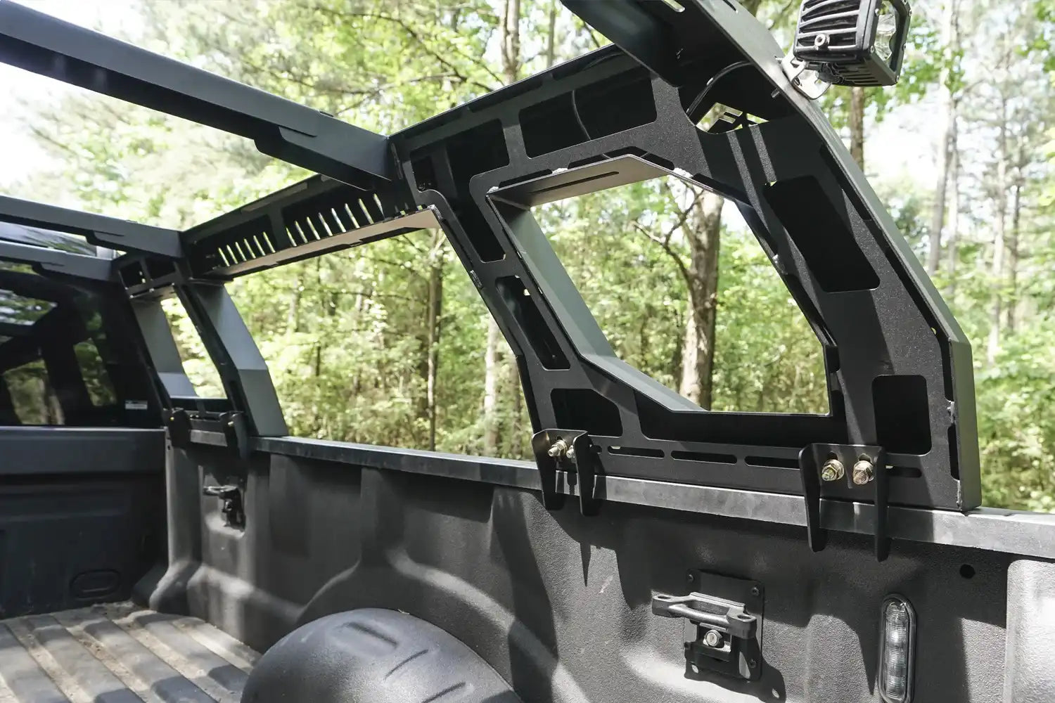 LOAD_RACK01_MOUNTING_LIFESTYLE.jpg