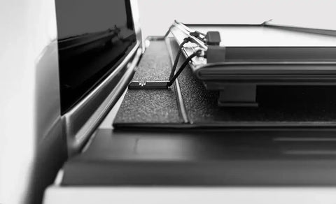 LOMAX_STANCE_Feature_Molded-Storage-Bracket.jpg
