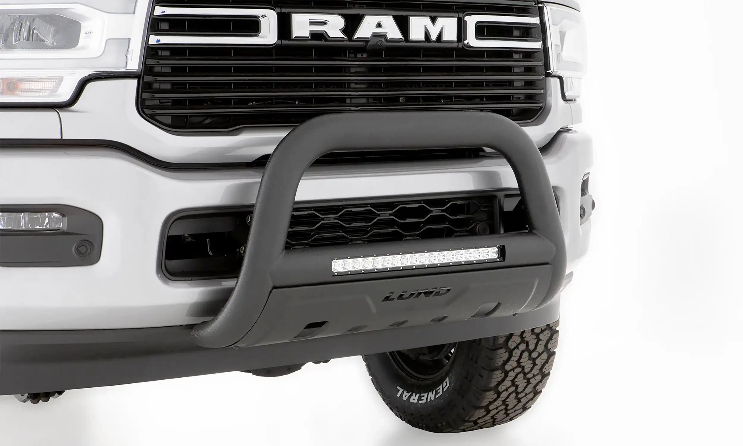 Lund_bullbar_black_47121308_p04.jpg
