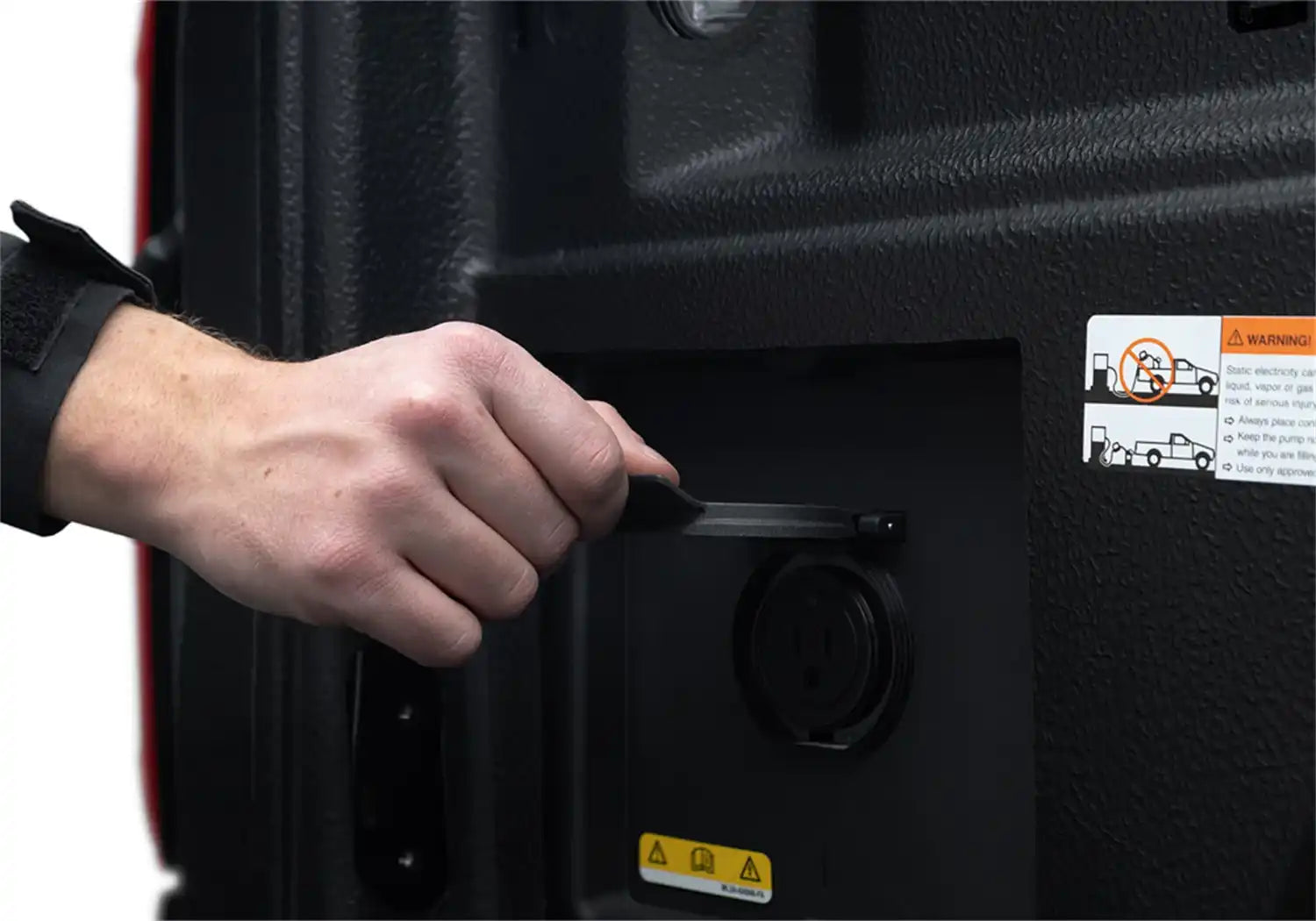 RL_BedLiner_21F150_PowerSocket_Open.jpg