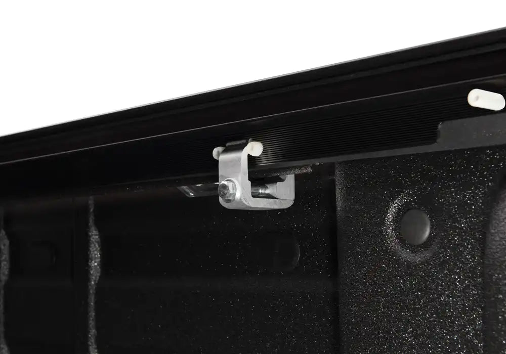RX_OneMX_GMC-Canyon17_Details_05Clamp.jpg